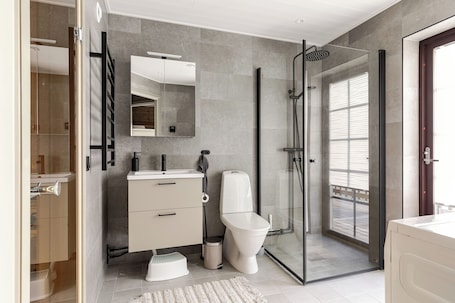 Apartment, 3 Bedrooms, Sauna, Mountain View | Bathroom. Parkstigens Fjällby - Kåvan Funäsdalen