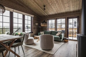 Departamento, 3 habitaciones, sauna, vista a la montaña | Área de sala de estar