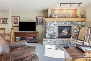 Living area - Ski-In/Ski-Out, Pool, Hot Tubs, Fitness Room | LB208 (Beaver Creek)