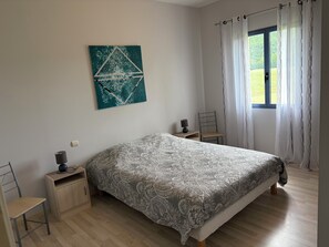 Room - Vrbo Property (Saint-Vincent-de-Cosse)