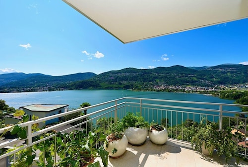 Luxury Lakeview Penthouse