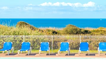 Apartment | Pool | Outdoor pool, a heated pool