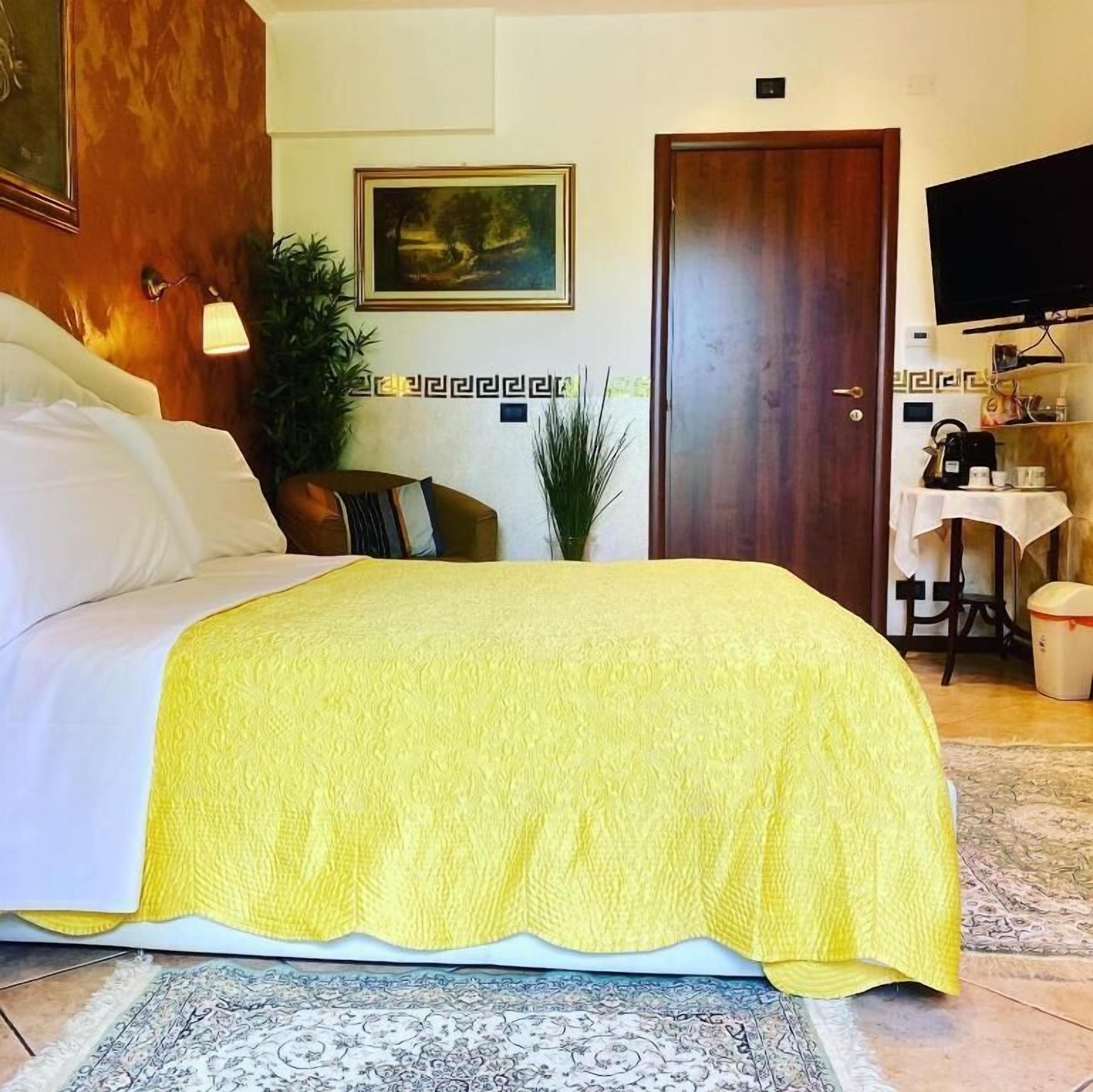 Luxury Double Room, Patio, Garden View | Free WiFi, wheelchair access