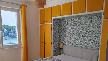 1 bedroom, free WiFi, bed sheets