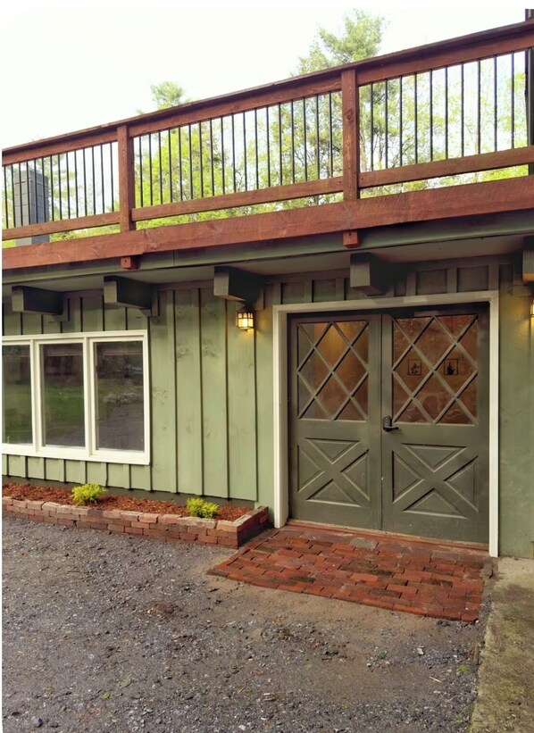 Exterior detail - Woods n’ wetlands (New Boston)