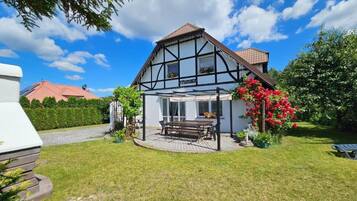 House | Outdoor dining