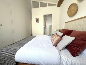 3 sovrum, strykjärn/strykbräda, gratis wi-fi och sängkläder