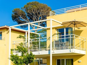 Apartment | Exterior - Duplex Cabin Apartment for 8 in Var (Six-Fours-les-Plages)