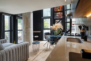 Junior Duplex | Living area | 55-inch Smart TV with digital channels - Edificio Constantino Living Cali (Cali)