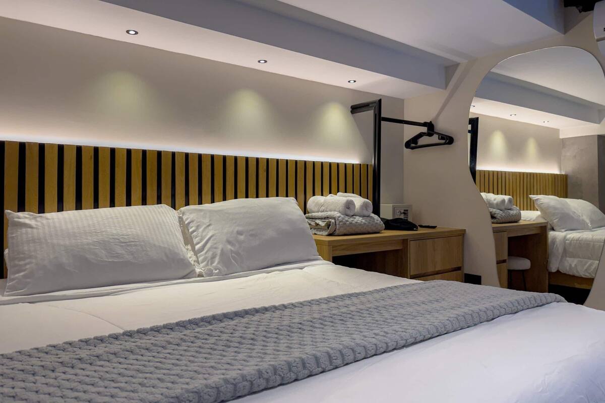 Apartment | Down comforters, in-room safe, desk, blackout drapes