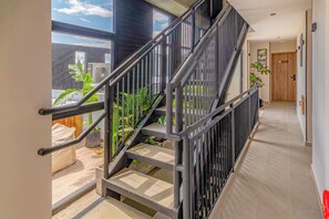 Interior - Edificio Constantino Living Cali (Granada)