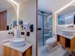 Apartamento | Baño | Ducha, secador de pelo, toallas y jabón