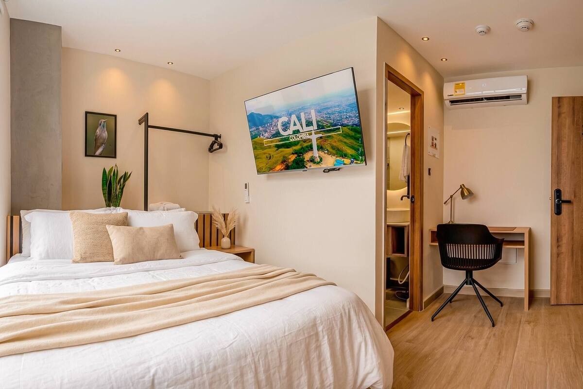 Apartment | Down comforters, in-room safe, desk, blackout drapes