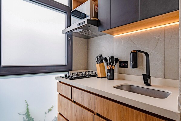 Apartment | Private kitchen | Mini-fridge, microwave, blender, cookware/dishes/utensils