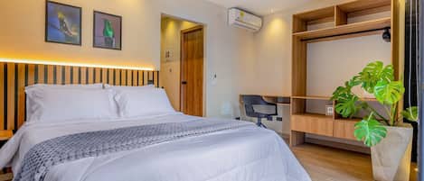Apartment | Down duvets, in-room safe, desk, blackout curtains