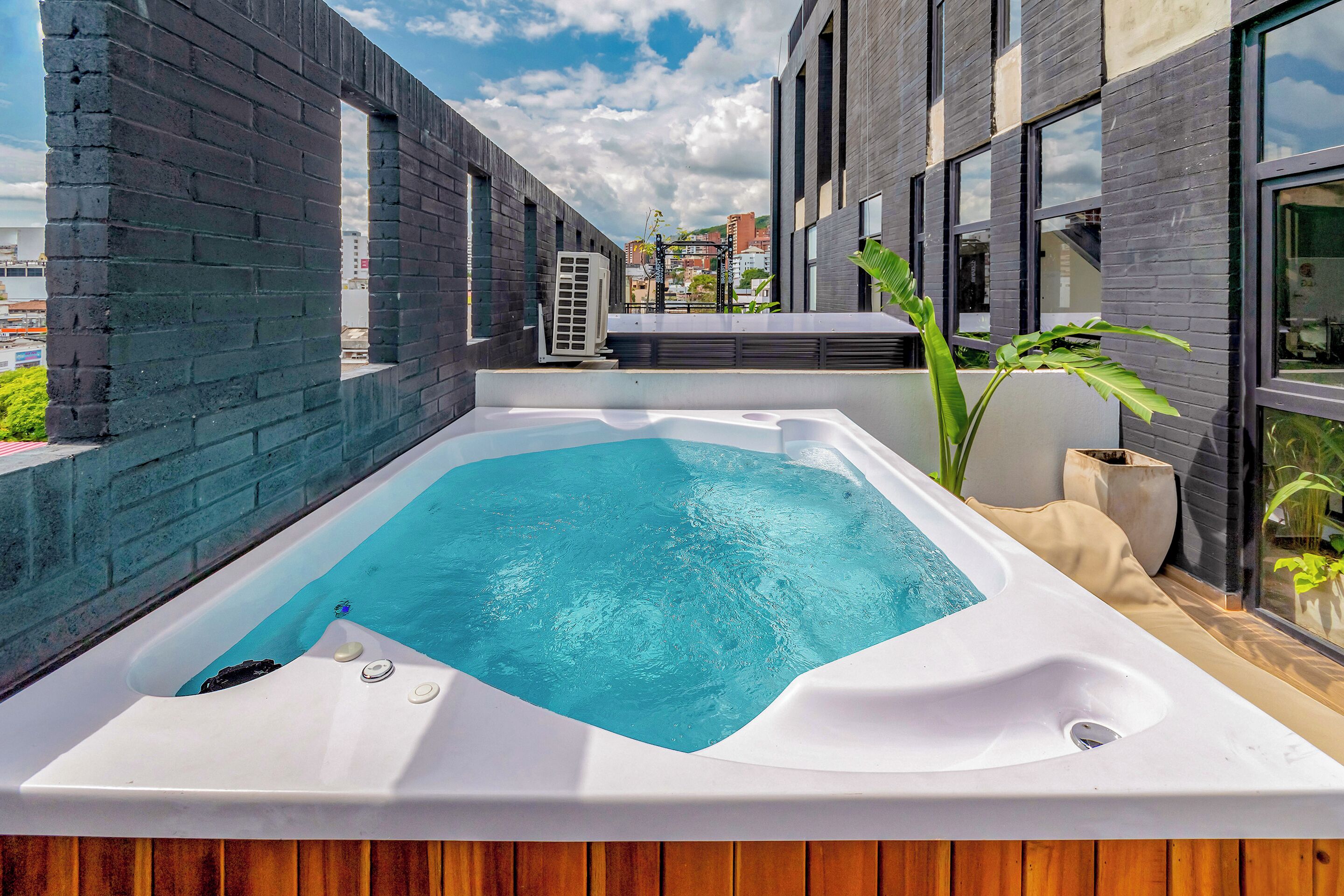 Outdoor spa tub