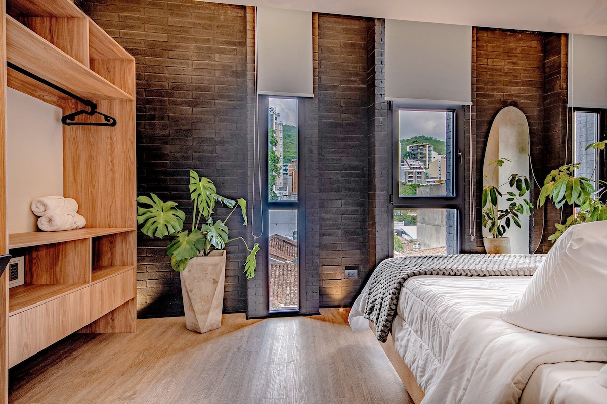 Down duvets, in-room safe, desk, blackout curtains