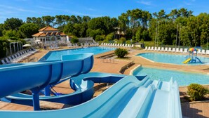 A water park with multiple slides, a pool, and a building with a red roof. - Vacation apartment in Bourgenay for 4 people (Talmont-Saint-Hilaire)