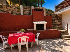 Outdoor dining - Vrbo Property (Villa Carlos Paz)