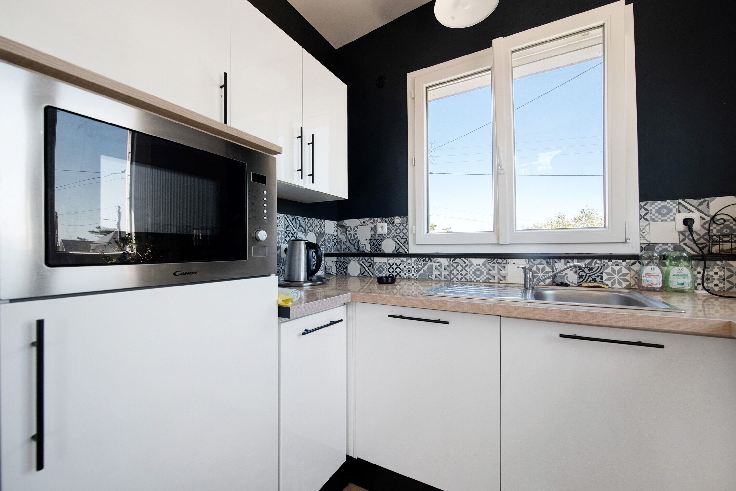 Kylskåp, mikrovågsugn, ugn och spishäll