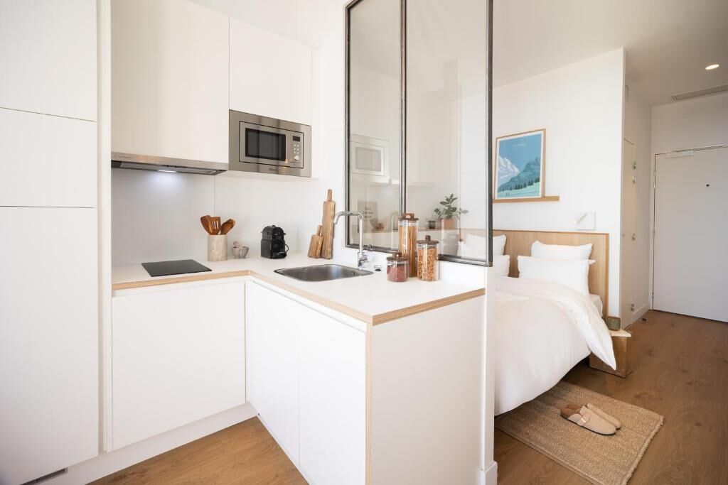 Departamento, vista a la montaña | Cocina privada | Refrigerador, microondas, parrilla de estufa y lavavajillas 