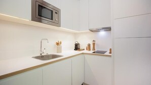 Apartamento, vista para o jardim | Cozinha privada | Geladeira, micro-ondas, cooktop, lava-louças