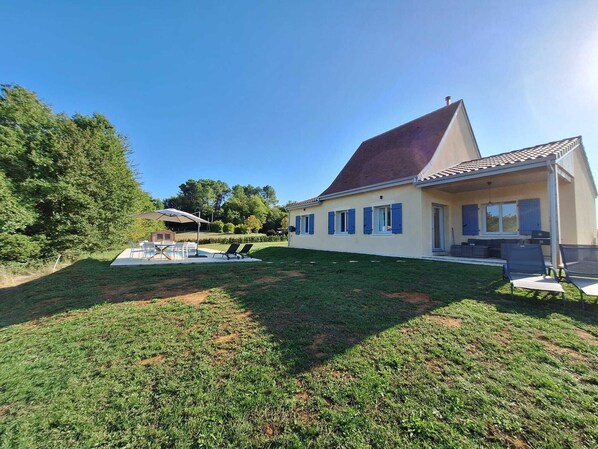 Exterior - Modern and spacious dream accommodation with pool in the heart of the Dordogne! (Meyrals)