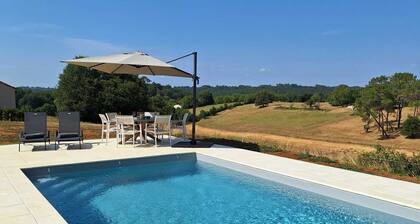Spacious dream accommodation with heathed pool in the heart of the Dordogne!
