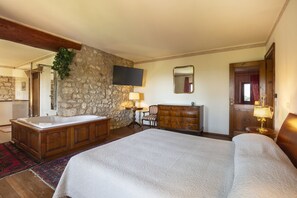 7 bedrooms, iron/ironing board, free WiFi, bed sheets