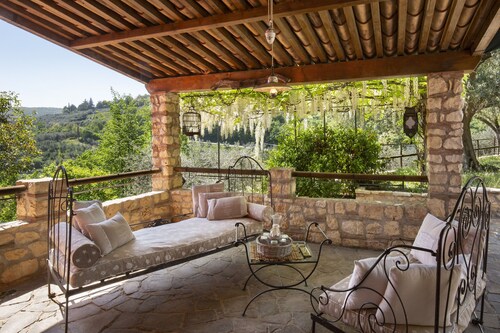 Villa Terrarossa with Pool in the Vineyard