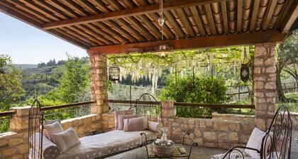 Villa Terrarossa with Pool in the Vineyard