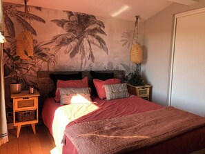 WiFi, bed sheets - Bedroom and bathroom. Breakfast and private pool area included. (Ginasservis)