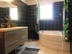 Bathroom - Vrbo Property (Langlade)