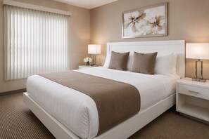 Classic Room | Iron/ironing board, free WiFi - The Queen City Hideaway (Toronto)