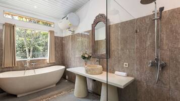 Signature Cabin, Garden View | Bathroom | Separate bathtub and shower, free toiletries, hair dryer, bidet