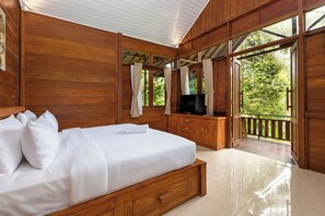 Signature Cabin, Hill View | Desk, laptop workspace, iron/ironing board, free WiFi - JoeWell Cabin  (Payangan)