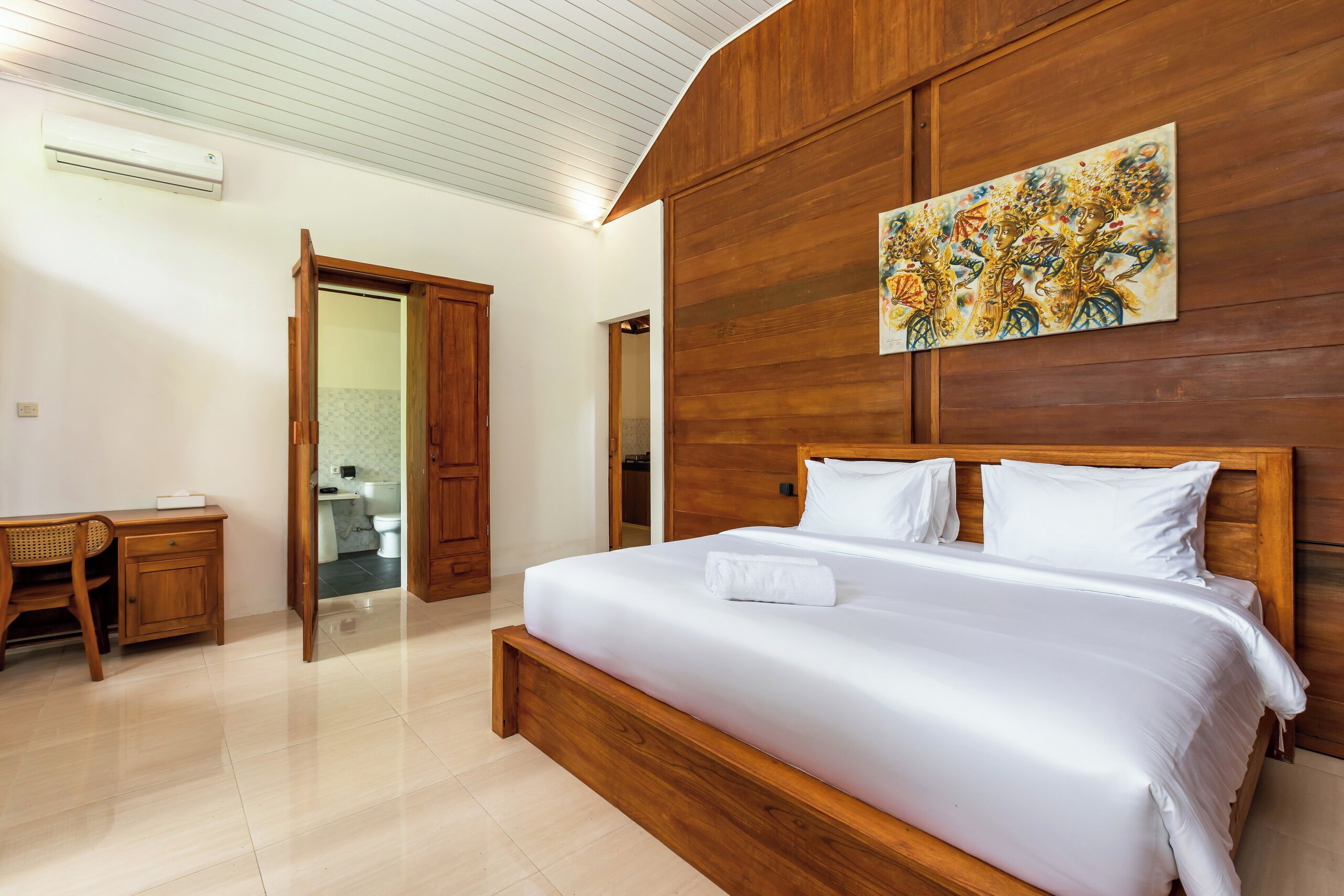 Signature Cabin, Hill View | Desk, laptop workspace, iron/ironing board, free WiFi