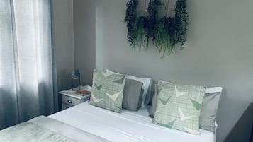 Suite Studio Luxe, vue jardin | Rideaux occultants, chambres insonorisées, fer et planche à repasser