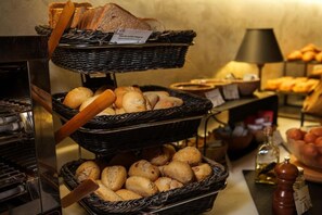 Daily buffet breakfast for a fee - Soho Boutique La Harinera (Valladolid)