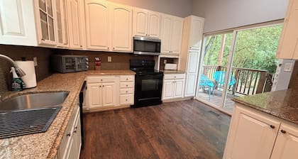 Charming 2-bedroom house in marvelous Knoxville