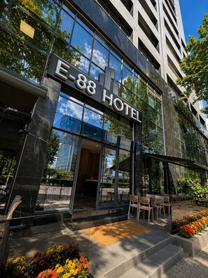 Exterior detail - E-88 Hotel (Tirana)