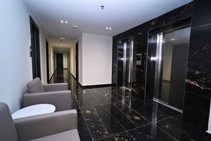 Lift - E-88 Hotel (Tirana)