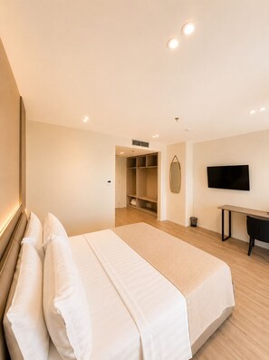 Superior Double Room, Balcony | In-room safe, desk, laptop workspace, blackout drapes - E-88 Hotel (Tirana)