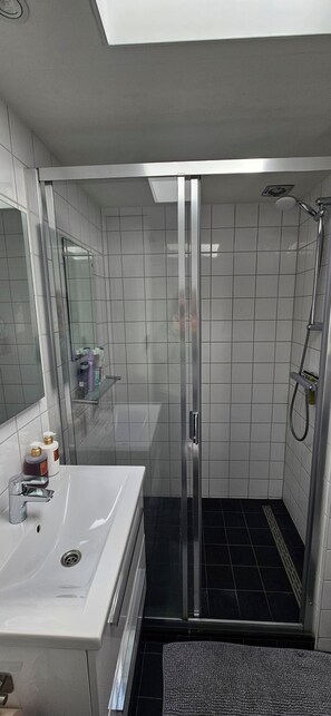 Bathroom - Private Garden Tiny House Near Amsterdam (Amstelveen)
