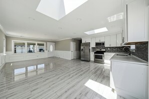 Private kitchen - Lux Coastal 2-bedroom - Brigantine w/ Spacious layout & Bay View - Single story (Brigantine)