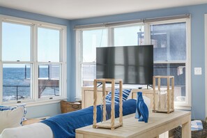 Living area - Beachfront home. Enjoyable the Blue Mermaid 3-bedroom house with AC in welc. (Clinton)