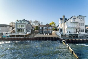 Exterior - Beachfront home. Enjoyable the Blue Mermaid 3-bedroom house with AC in welc. (Clinton)