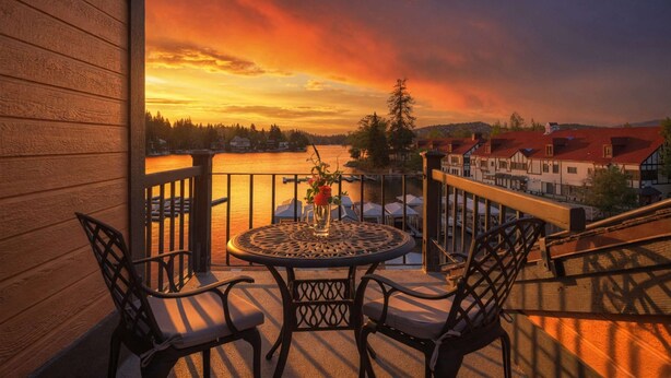 Outdoor dining - Village Lakefront Paradise (Lake Arrowhead)