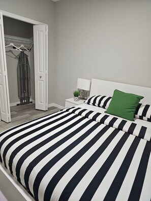 Room, 2 Bedrooms - Room-cozy 2-bedroom Basement Suite You (Calgary)