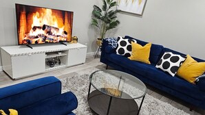 Room, 2 Bedrooms | Ruang tamu